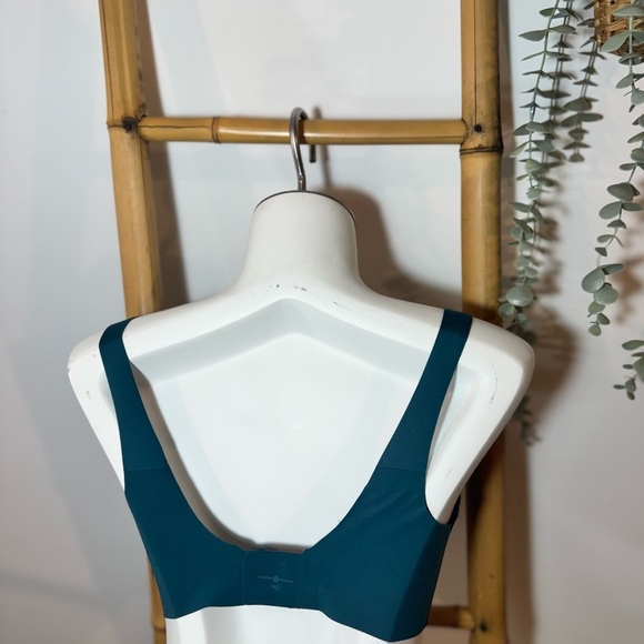 Lululemon Like Nothing Bra - Size 34D - Picture 3 of 5